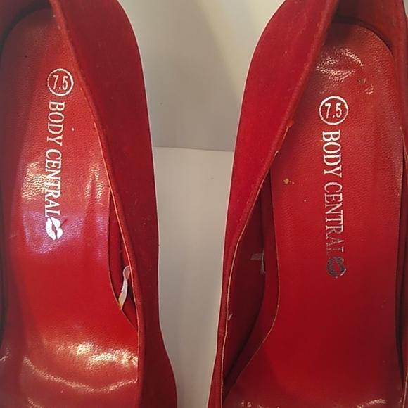 Body Center Heels Shoes Women have a little Scratches are inside of heels. - Picture 7 of 14